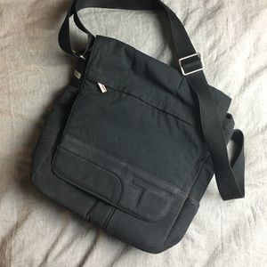 TUMI dark blue/navy crossbody messenger bag purse